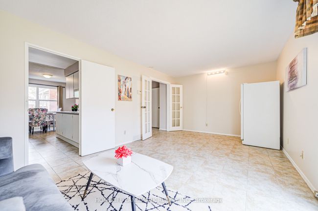 2 - 401 Keats Way, Condo with 5 bedrooms, 3 bathrooms and 1 parking in Waterloo ON | Image 22