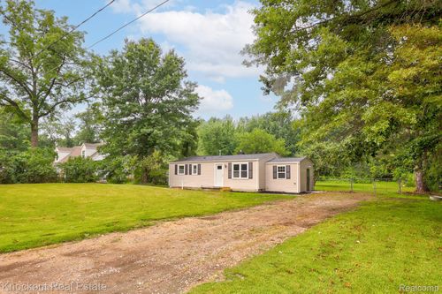 10455 Nichols Rd, Montrose, MI, 48457-9175 | Card Image