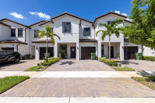 15953 Sw 2nd Pl, Pembroke Pines, FL, 33027-1455 | Card Image