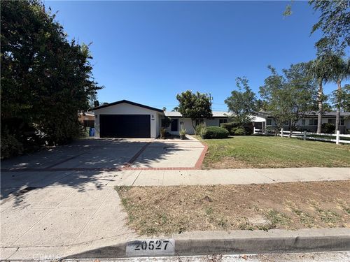 20527 Londelius St, Winnetka, CA, 91306-1020 | Card Image