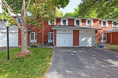 7 Norris Way, Thornhill, ON, L3T5B9 | Card Image