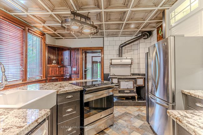 210 Bradford St, Home with 0 bedrooms, 1 bathrooms and 4 parking in Barrie ON | Image 5