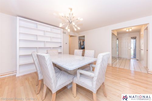 35-29705 Pine Ridge Cir, Farmington Hills, MI, 48331-1877 | Card Image