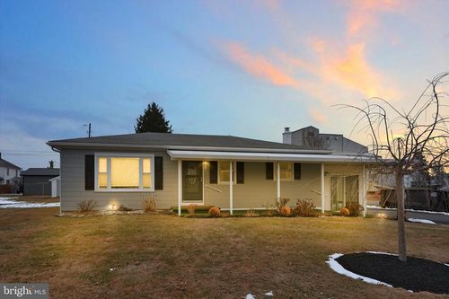 542 E Maple St, HEGINS, PA, 17938-9301 | Card Image