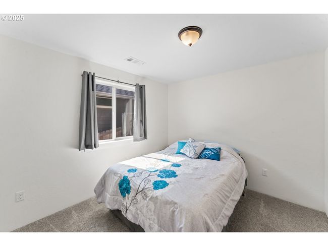 1019 Azure Way, House other with 3 bedrooms, 2 bathrooms and 2 parking in Eagle Point OR | Image 22