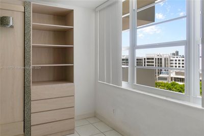 1016 - 100 Lincoln Rd, Condo with 0 bedrooms, 1 bathrooms and null parking in Miami Beach FL | Image 3