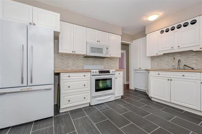 46460 Brooks Ave, House other with 4 bedrooms, 2 bathrooms and null parking in Chilliwack BC | Image 2