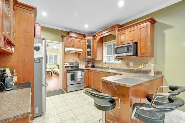 14178 64a Avenue, House other with 6 bedrooms, 4 bathrooms and 5 parking in Surrey BC | Image 5