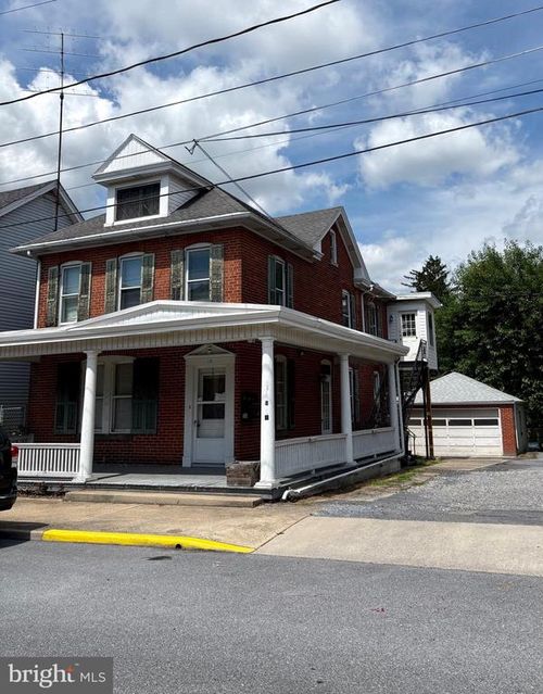 10 S Grant St, WAYNESBORO, PA, 17268-1516 | Card Image