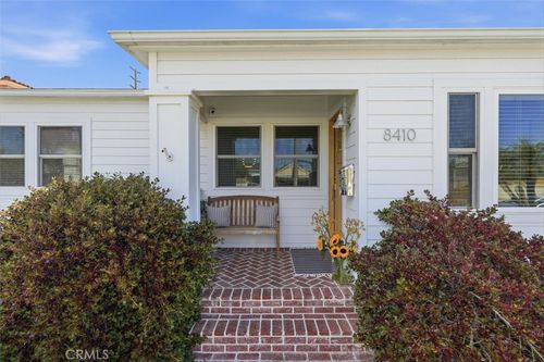 8410 Alverstone Ave, Los Angeles, CA, 90045-1385 | Card Image