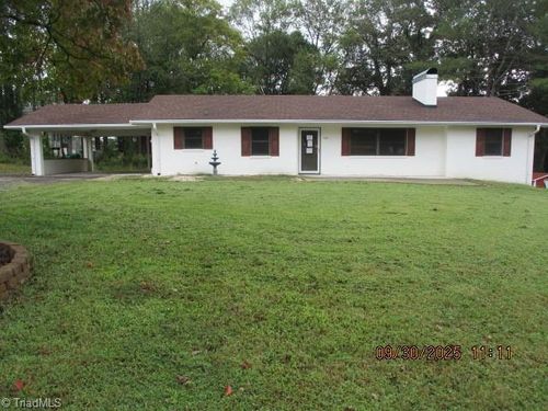 109 Park Circle Dr, Jonesville, NC, 28642-2325 | Card Image