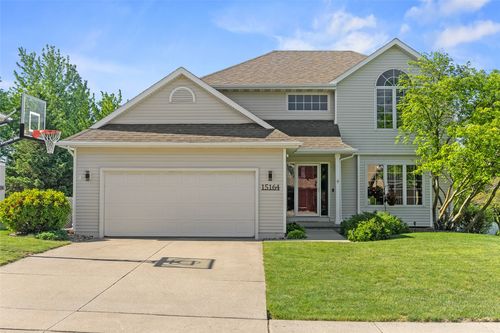 15164 Hawthorn Dr, Clive, IA, 50325-7872 | Card Image