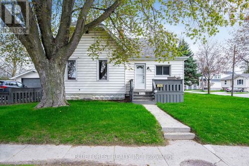 30 Park Avenue E, Chatham-Kent (Chatham), ON, N7M3V5 | Card Image