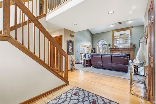 39810 Wilmette Dr, Sterling Heights, MI, 48313-5659 | Card Image