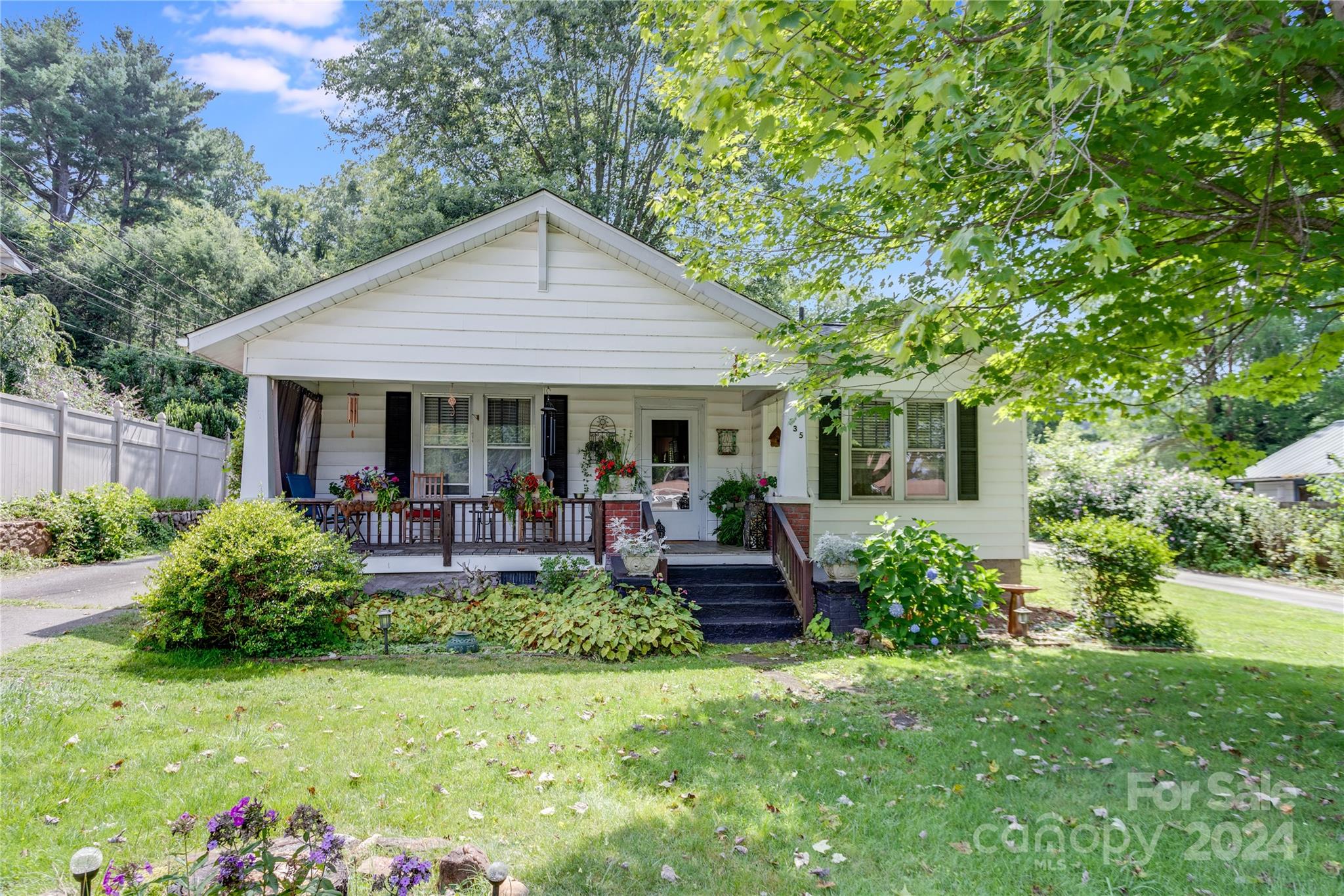 Camelot Dr, Waynesville, NC 28786