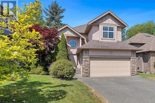 4248 Oakview Close, Victoria, BC, V8N6M8 | Card Image