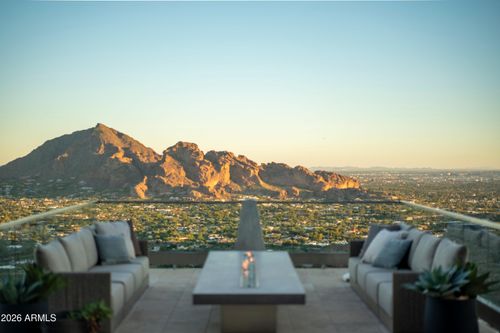 7701 N Silvercrest Way, Paradise Valley, AZ, 85253-2860 | Card Image