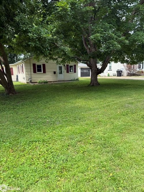 605 S Walnut St, Mount Pleasant, IA, 52641-2429 | Card Image