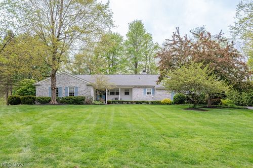 537 Coy Ln, Chagrin Falls, OH, 44022-2531 | Card Image