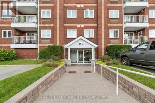 318-193 Lake Driveway Drive W, Ajax (South West), ON, L1S7H8 | Card Image