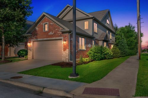 1200 E Charles Ln, Westmont, IL, 60559-2903 | Card Image