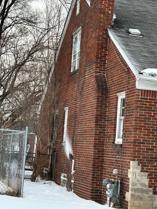 9817 Somerset Ave, Detroit, MI, 48224-2595 | Card Image