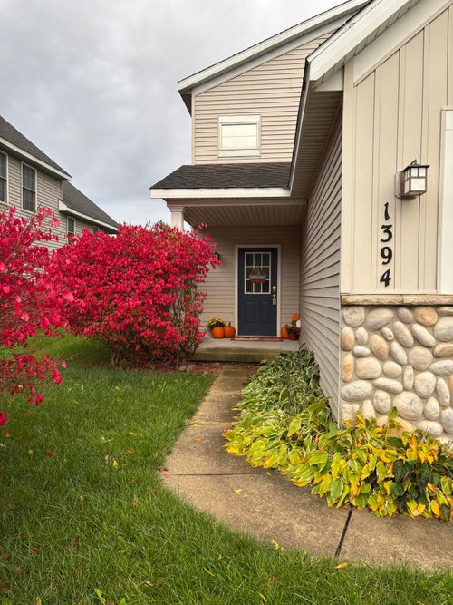 1394 Highland Hl, Lowell, MI, 49331-8832 | Card Image