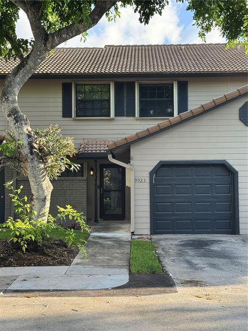 0-9023 Vineyard Lake Dr, Plantation, FL, 33324-6139 | Card Image