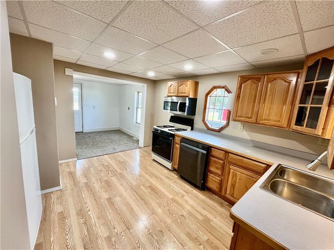 Kitchen to Living Room | Image 5