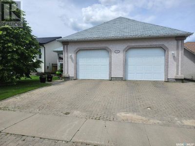 15 Longpre Cres, House other with 5 bedrooms, 3 bathrooms and null parking in Prince Albert SK | Image 2