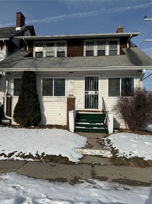 3200 Vicksburg St, Detroit, MI, 48206-2357 | Card Image