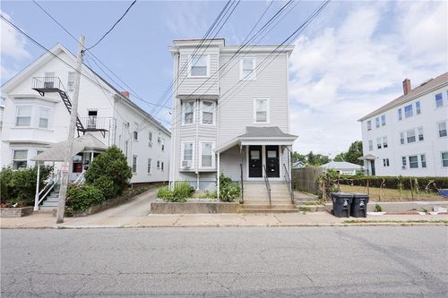 10 Walnut St, East Providence, RI, 02914-4426 | Card Image