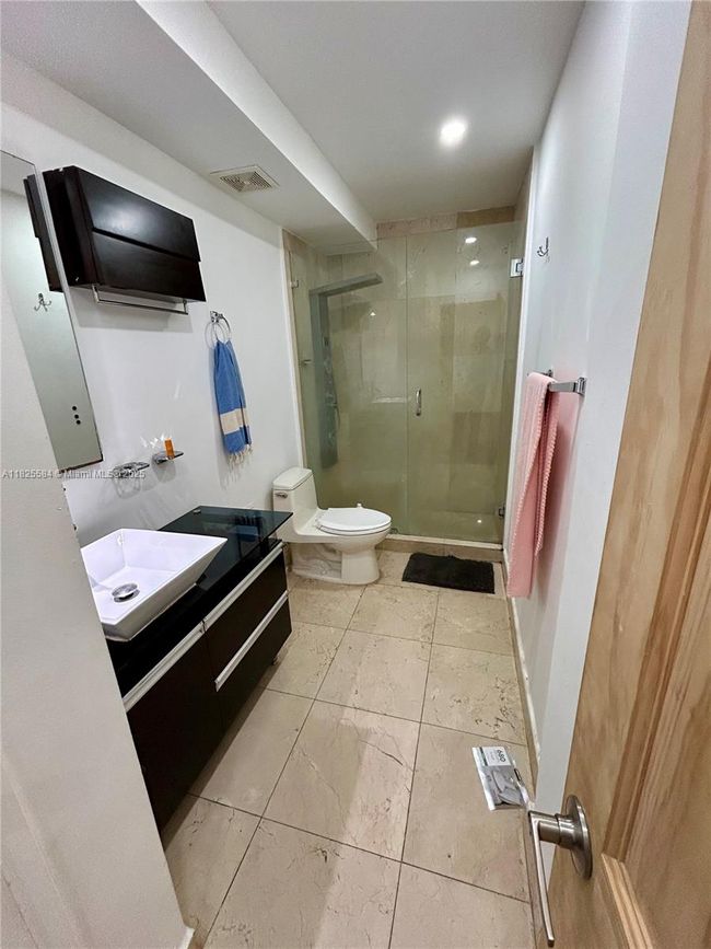 APT-514 - 5401 Collins Ave, Condo with 1 bedrooms, 2 bathrooms and null parking in Miami Beach FL | Image 26