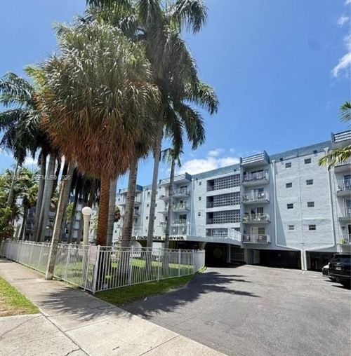 304-1655 W 44th Pl, Hialeah, FL, 33012-7423 | Card Image
