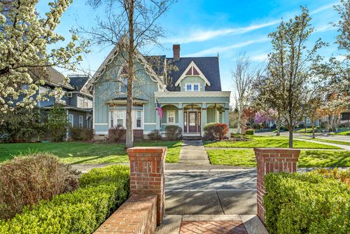 100 Nunan St, Jacksonville, OR, 97530-9670 | Card Image