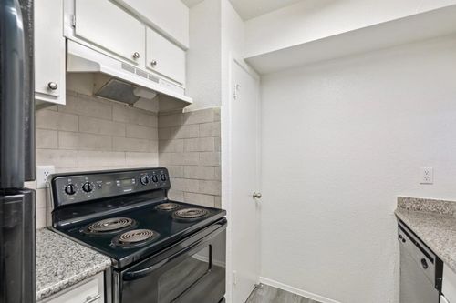 apt-2016-10101 Forum Park Dr, Houston, TX, 77036-8132 | Card Image