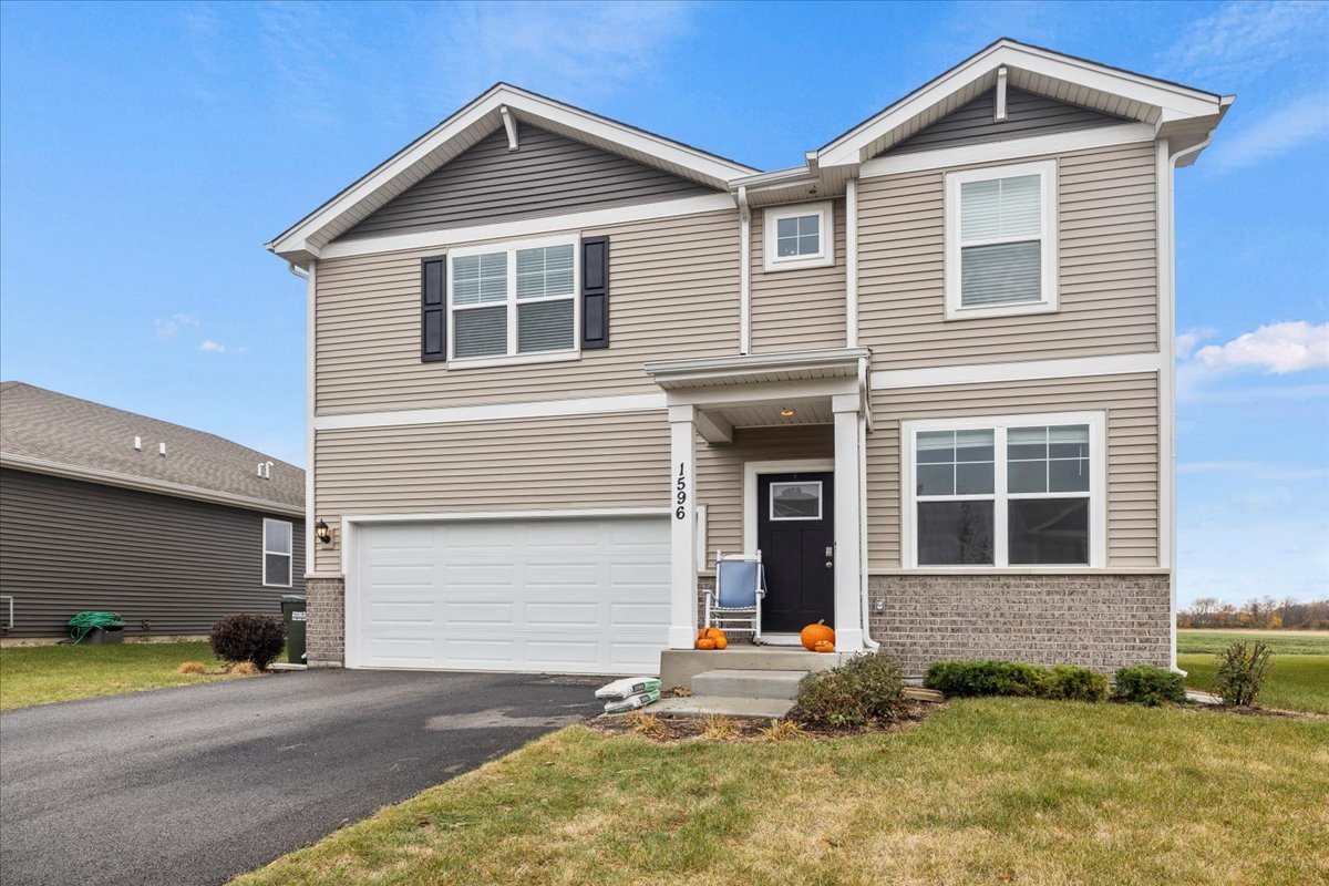 Residential Lease in Pingree Grove 2
