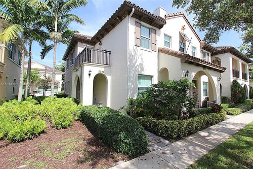 2927-2927 Cascada Isles Way, Hollywood, FL, 33024-8567 | Card Image
