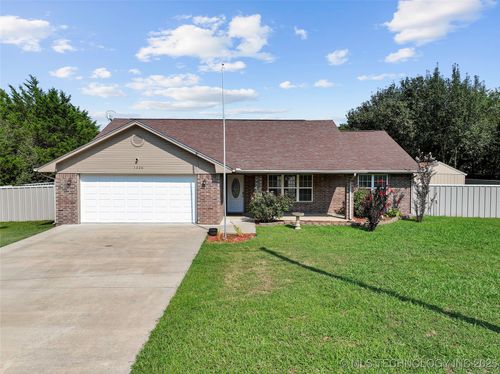 1320 Evergreen St, Lone Grove, OK, 73443-6139 | Card Image