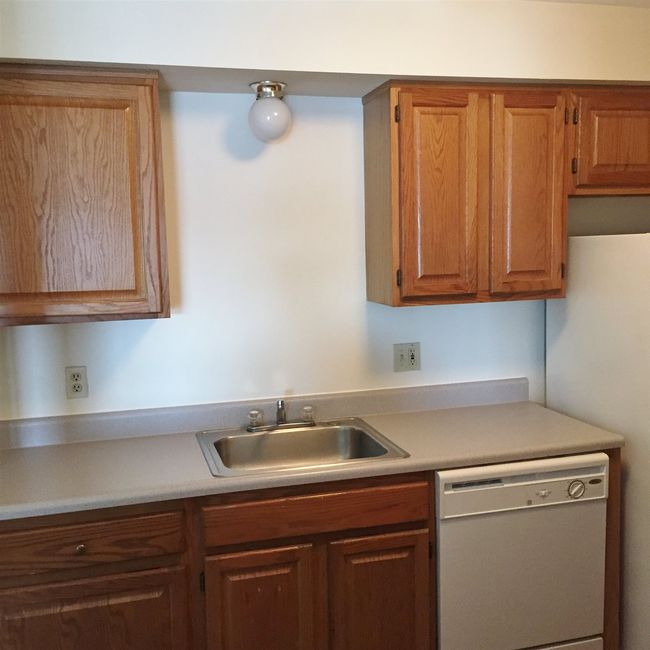 APT-302 - 7 Railroad Ave, Condo with 2 bedrooms, 1 bathrooms and null parking in Derry NH | Image 13