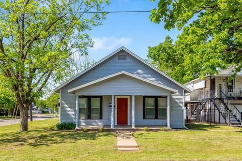 224 W Doyle St, Granbury, TX, 76048-2423 | Card Image