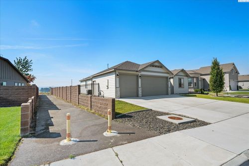 8004 Massey Dr, Pasco, WA, 99301-9005 | Card Image