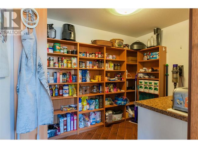 250 1 St Ave, House other with 3 bedrooms, 5 bathrooms and 3 parking in Kootenay Boundary BC | Image 14