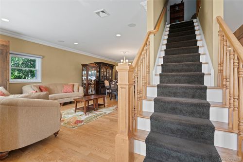 15 Cedar Dr E, Plainview, NY, 11803-2009 | Card Image