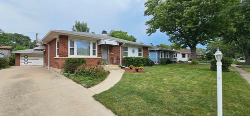 2402 Cedar St, Rolling Meadows, IL, 60008-3418 | Card Image
