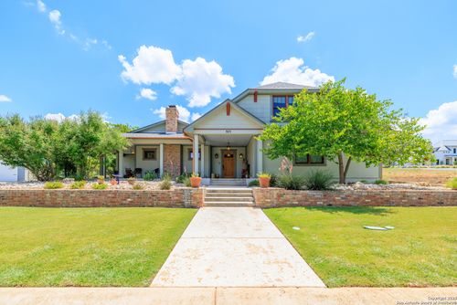 923 Hawthorn Ln, Fredericksburg, TX, 78624-2565 | Card Image