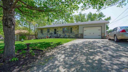 737 W 6th St, Holton, KS, 66436-1311 | Card Image