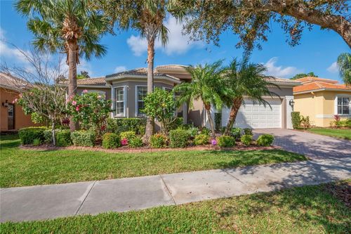 4946 Sapphire Sound Dr, WIMAUMA, FL, 33598-4002 | Card Image