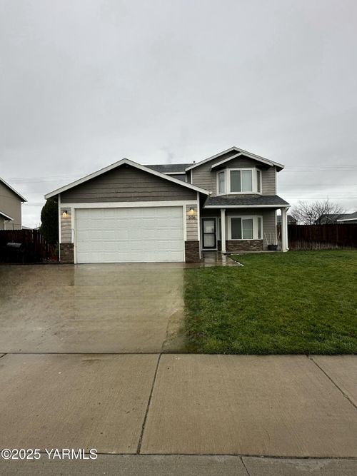 206 S Zeus St, Moxee, WA, 98936-8810 | Card Image