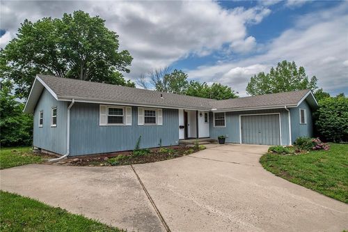2439 Jasu Dr, Lawrence, KS, 66046-4456 | Card Image